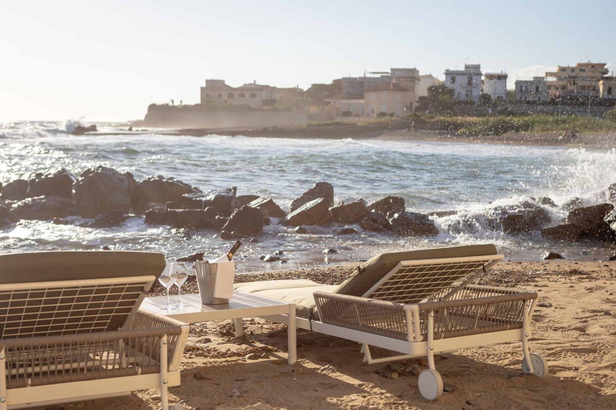 Le Suites Sul Mare Di Esterina Civitavecchia Exteriör bild