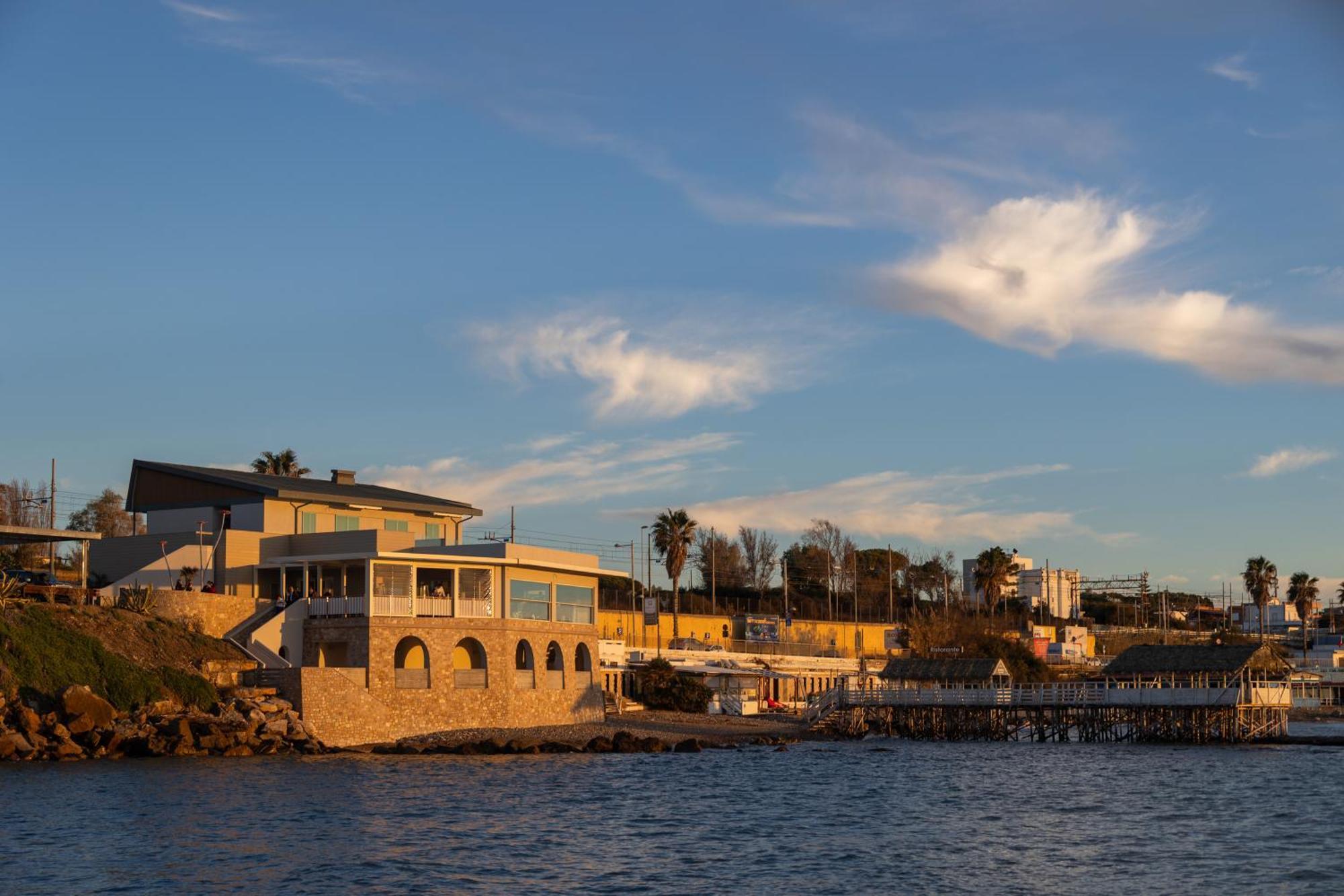 Le Suites Sul Mare Di Esterina Civitavecchia Exteriör bild