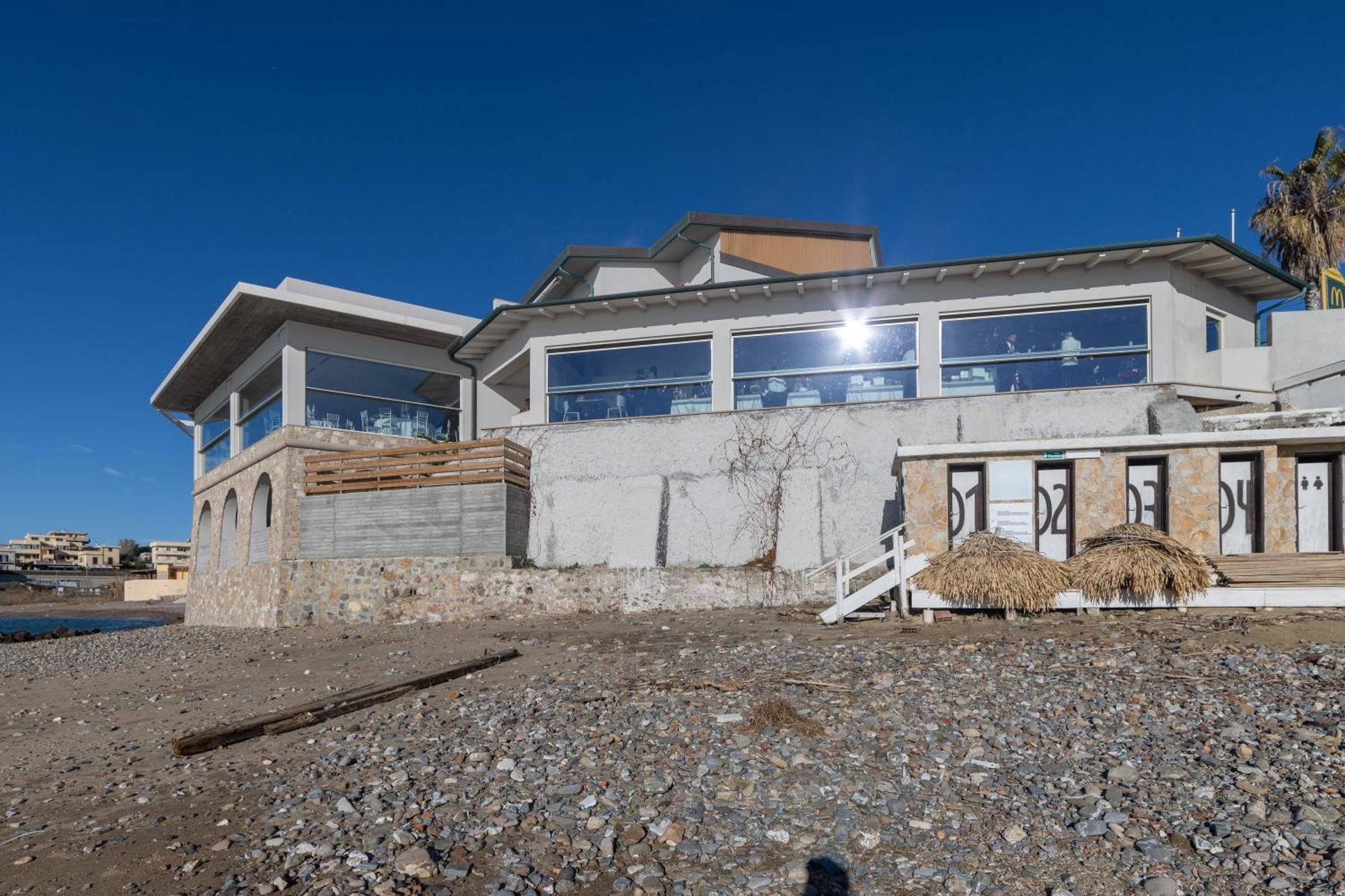 Le Suites Sul Mare Di Esterina Civitavecchia Exteriör bild