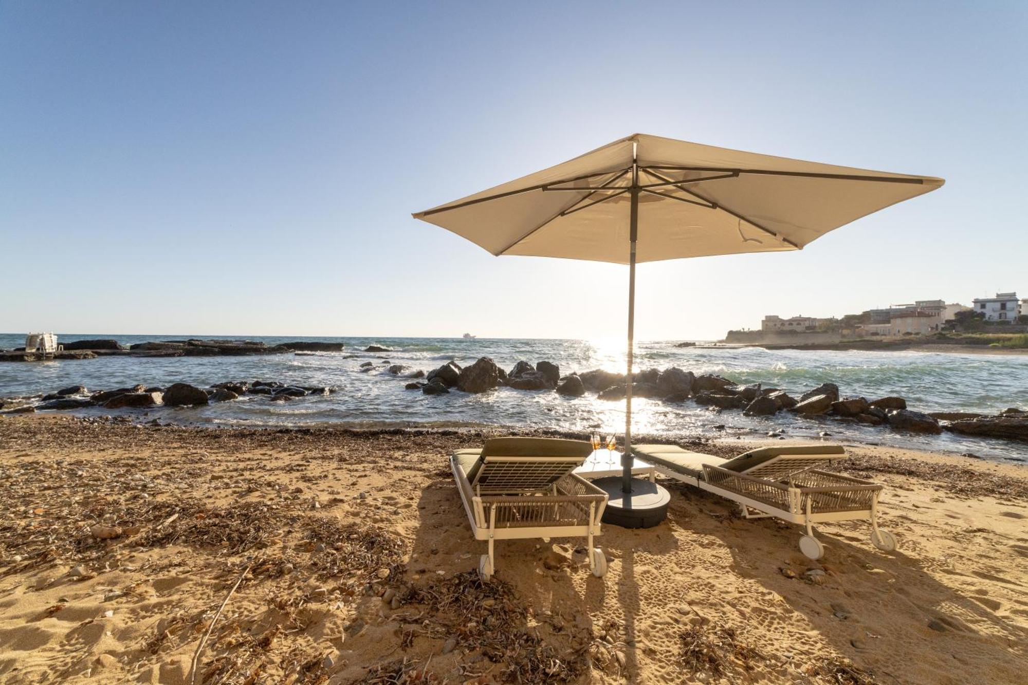 Le Suites Sul Mare Di Esterina Civitavecchia Exteriör bild