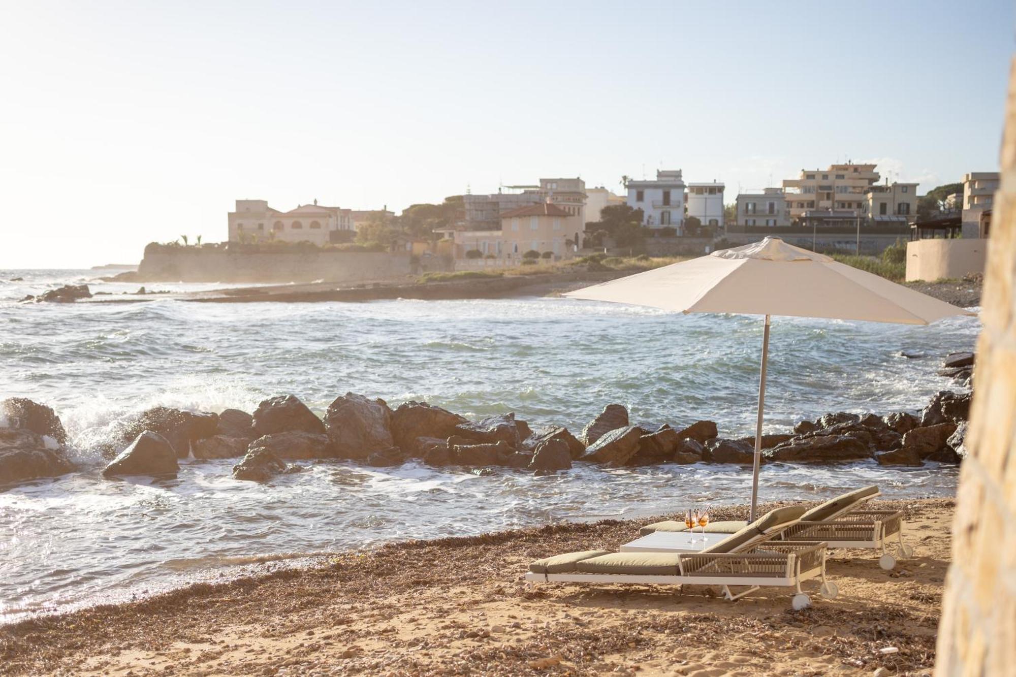 Le Suites Sul Mare Di Esterina Civitavecchia Exteriör bild