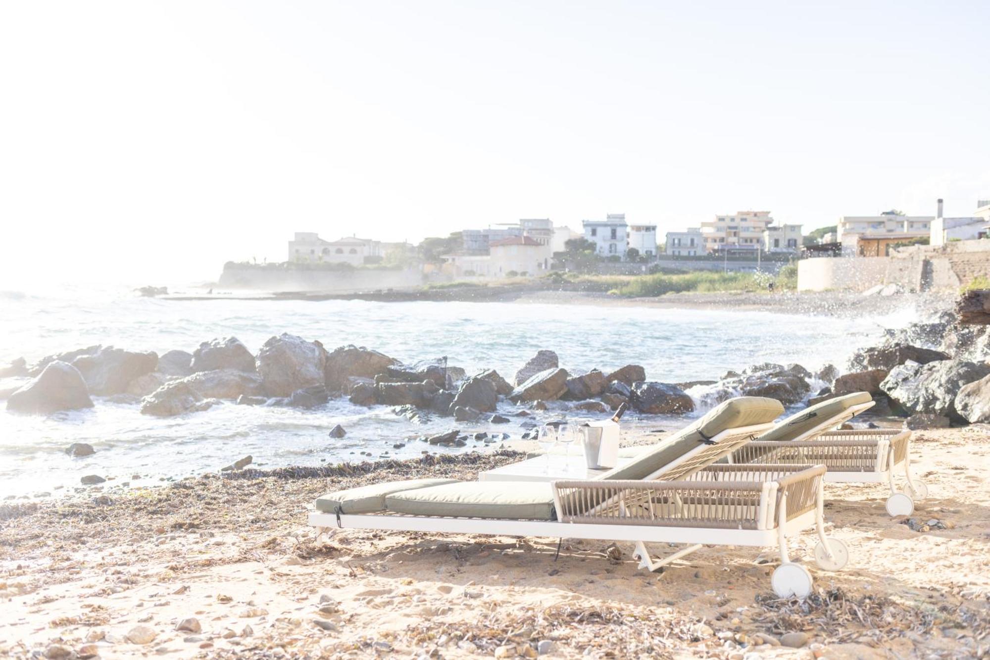 Le Suites Sul Mare Di Esterina Civitavecchia Exteriör bild