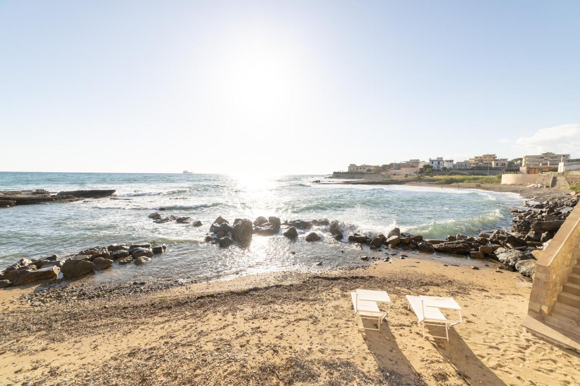 Le Suites Sul Mare Di Esterina Civitavecchia Exteriör bild