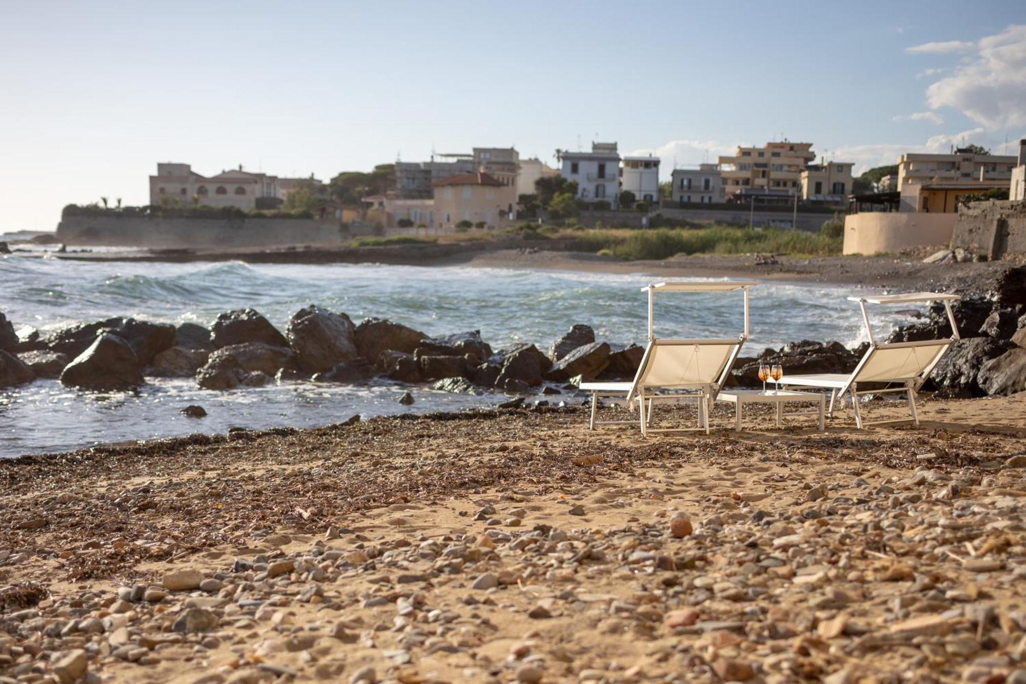 Le Suites Sul Mare Di Esterina Civitavecchia Exteriör bild