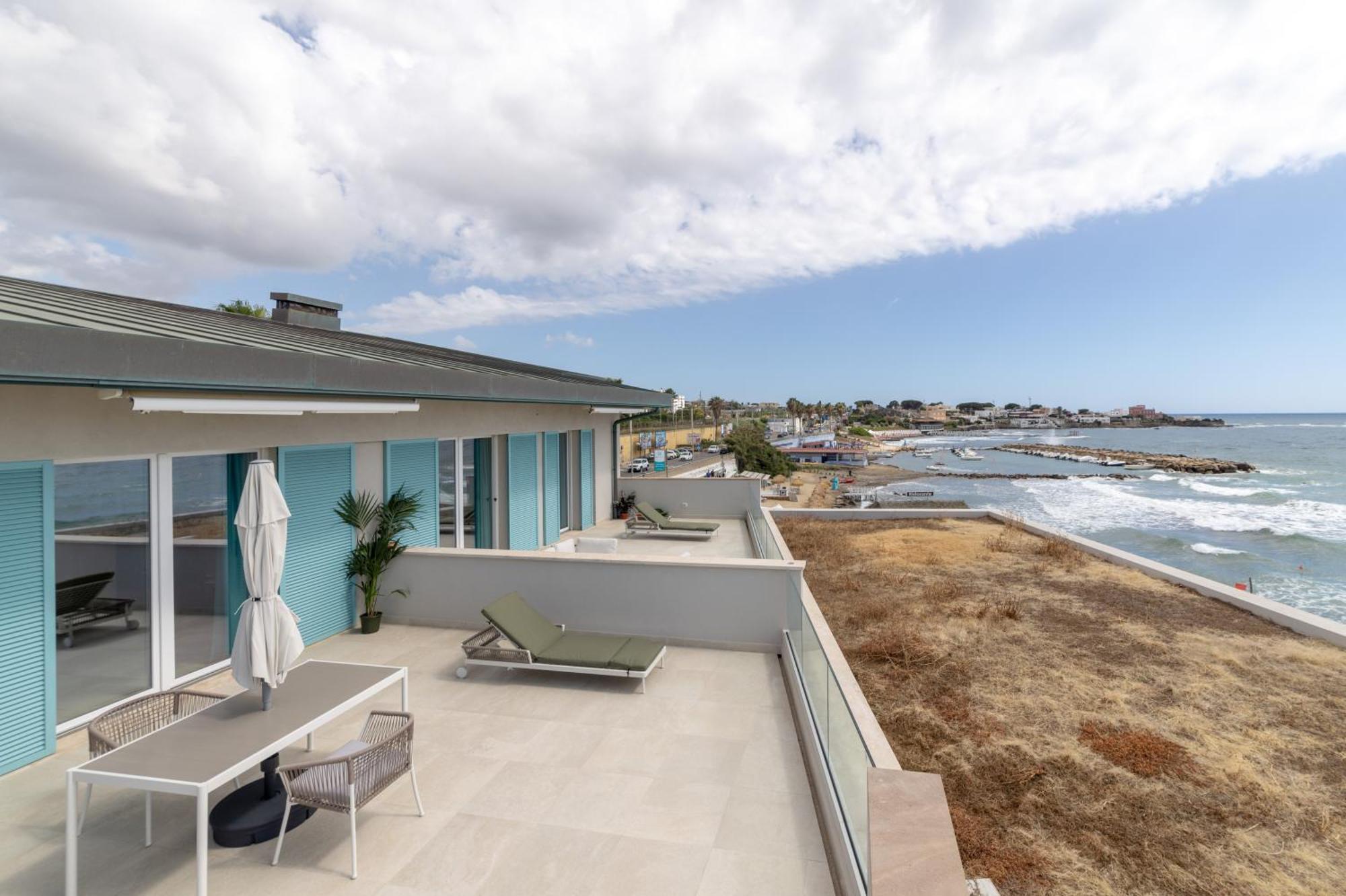 Le Suites Sul Mare Di Esterina Civitavecchia Exteriör bild