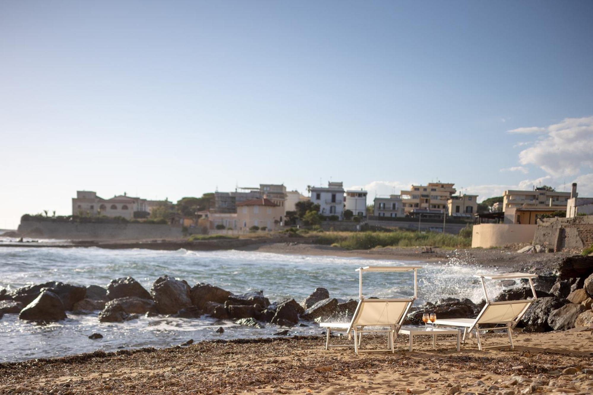 Le Suites Sul Mare Di Esterina Civitavecchia Exteriör bild