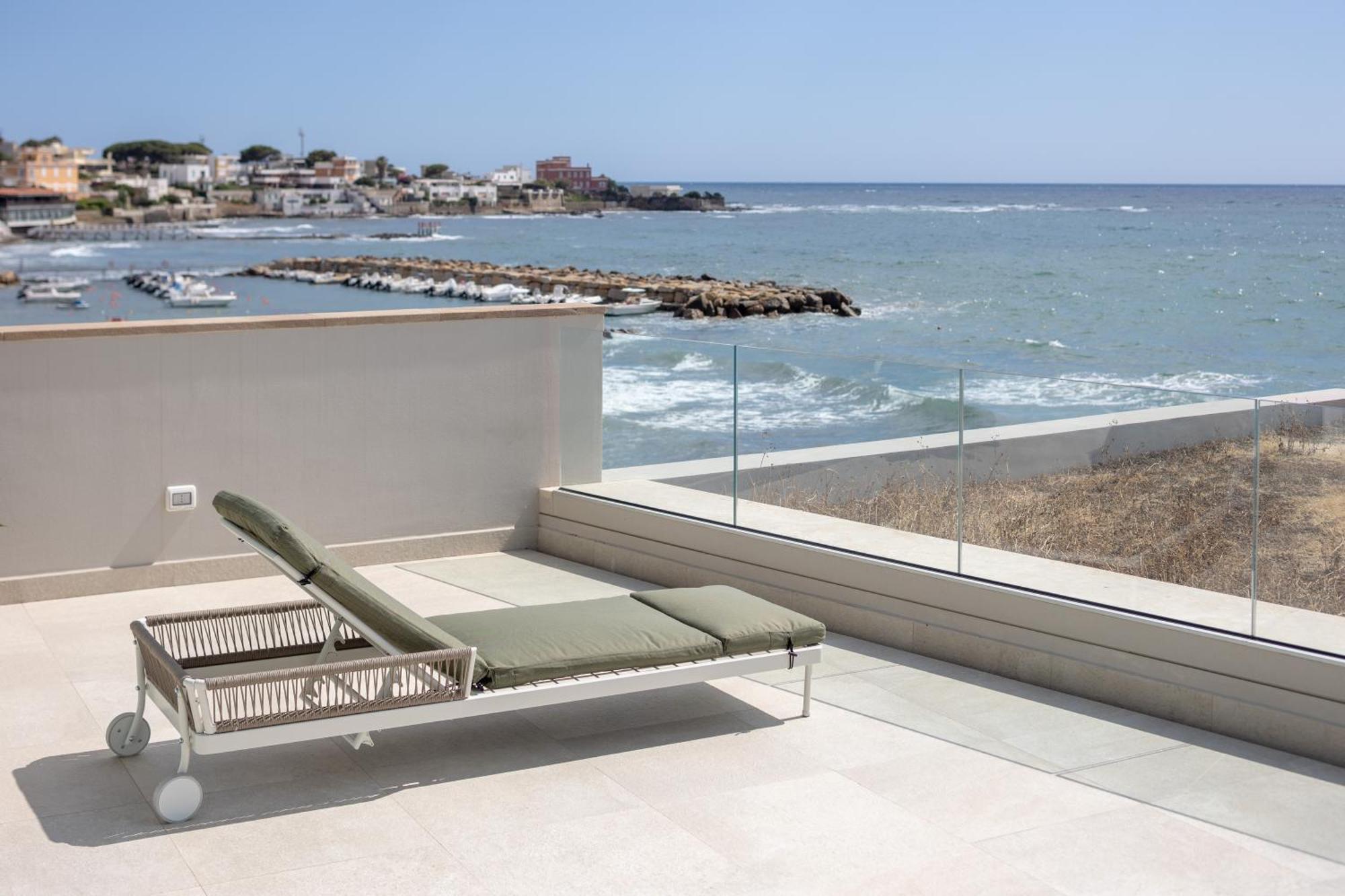 Le Suites Sul Mare Di Esterina Civitavecchia Exteriör bild