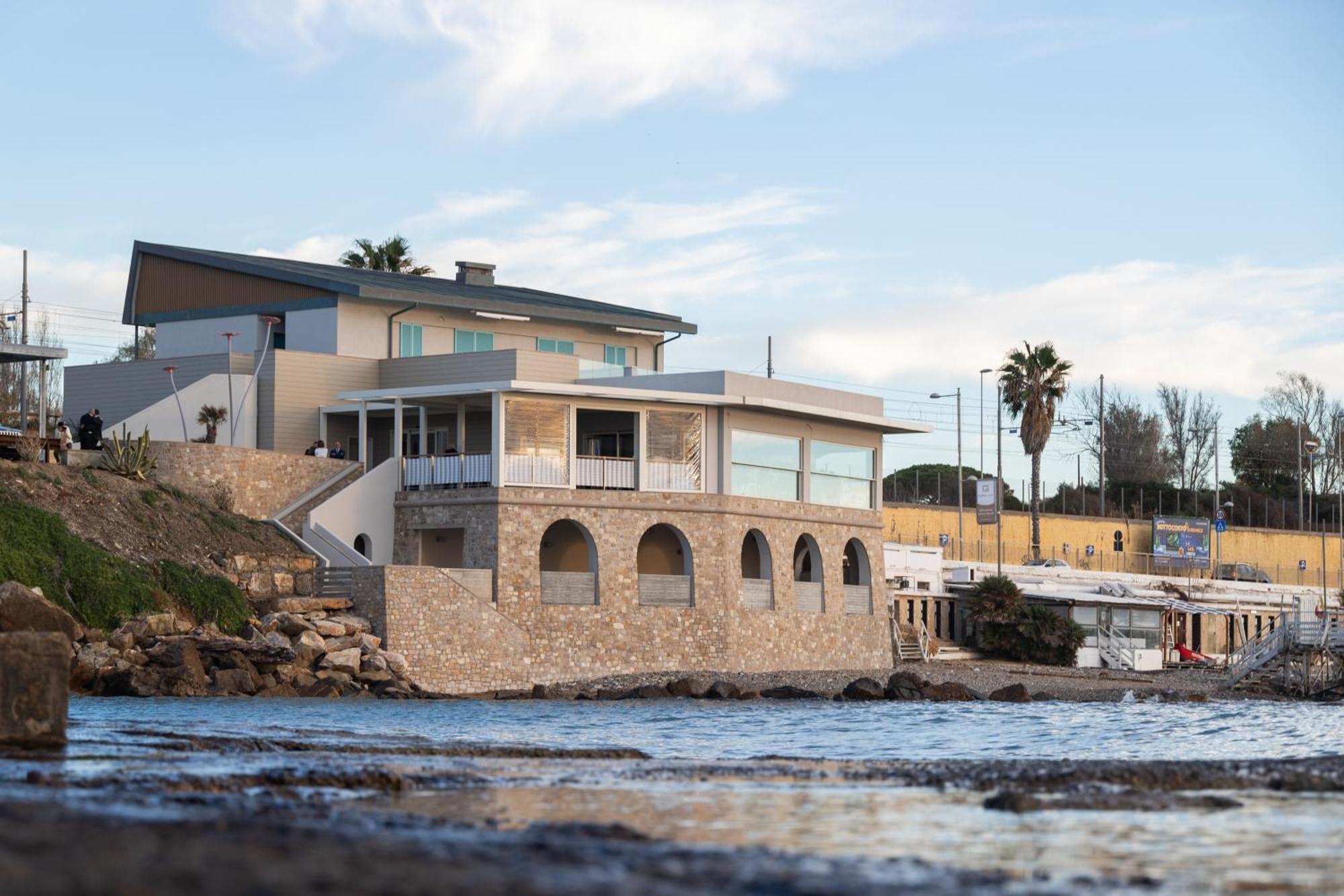 Le Suites Sul Mare Di Esterina Civitavecchia Exteriör bild